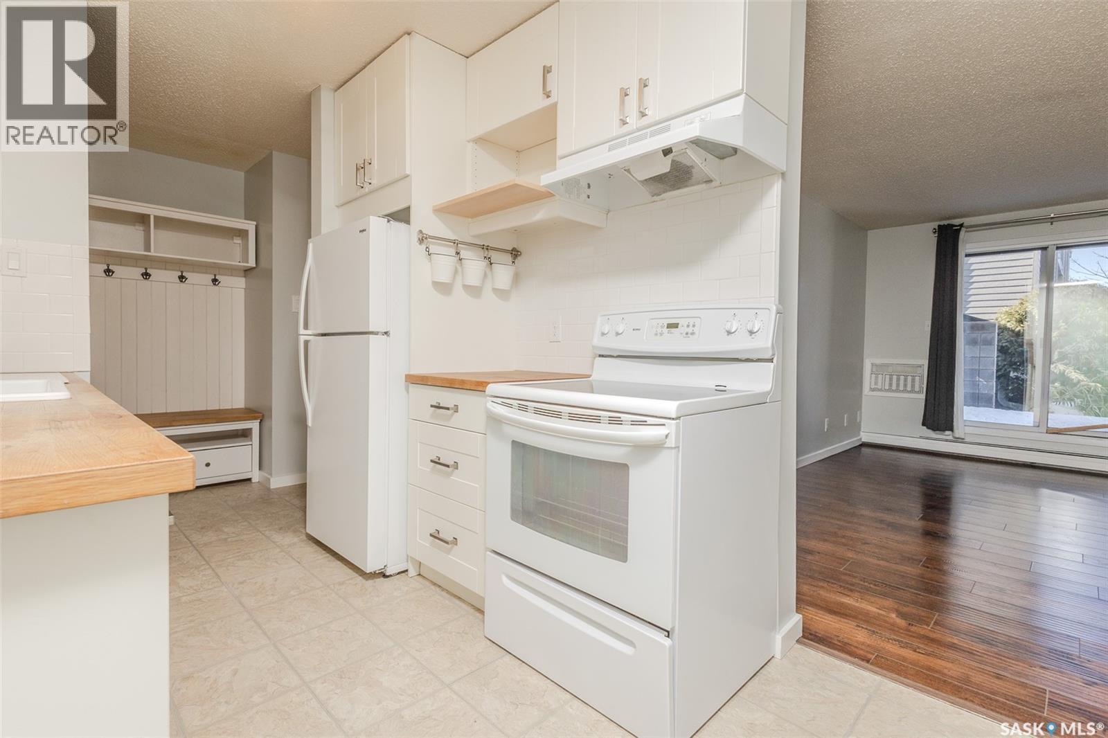 112 203 Tait Place, Saskatoon, SK - Indoor Photo Showing Kitchen