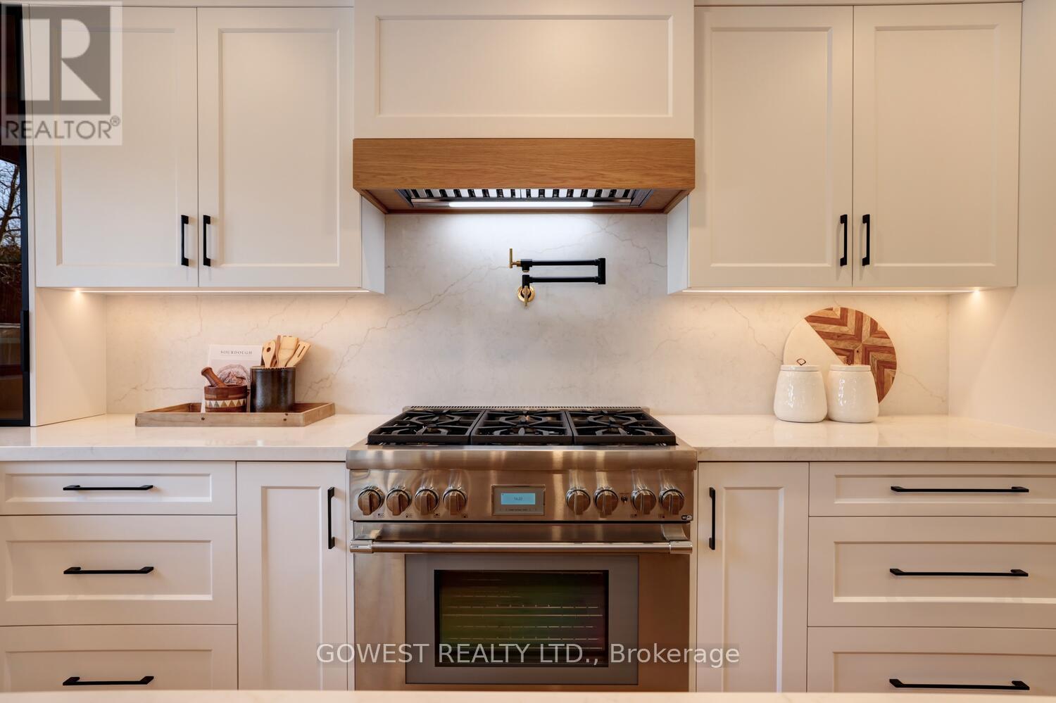 981 Valdese Drive, Mississauga, ON - Indoor Photo Showing Kitchen
