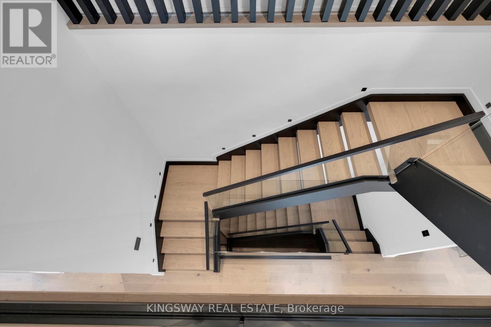 17 Broadview Avenue, Mississauga, ON -