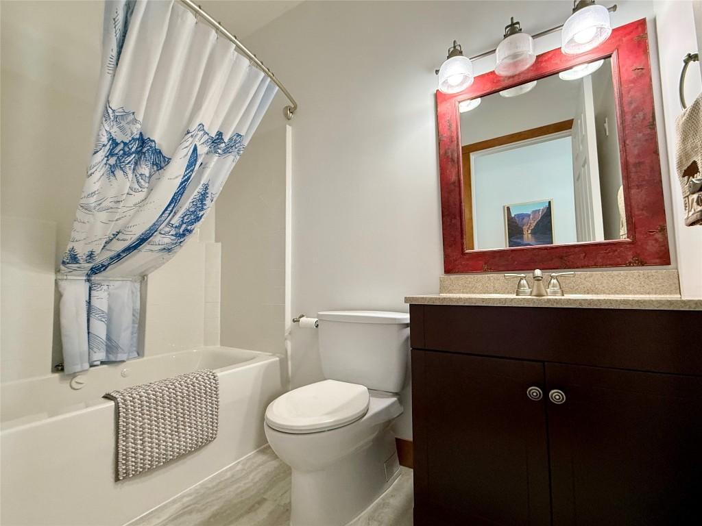 A6-1351 Gerry Sorensen Way, Kimberley, BC - Indoor Photo Showing Bathroom