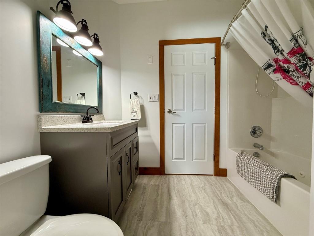 A6-1351 Gerry Sorensen Way, Kimberley, BC - Indoor Photo Showing Bathroom