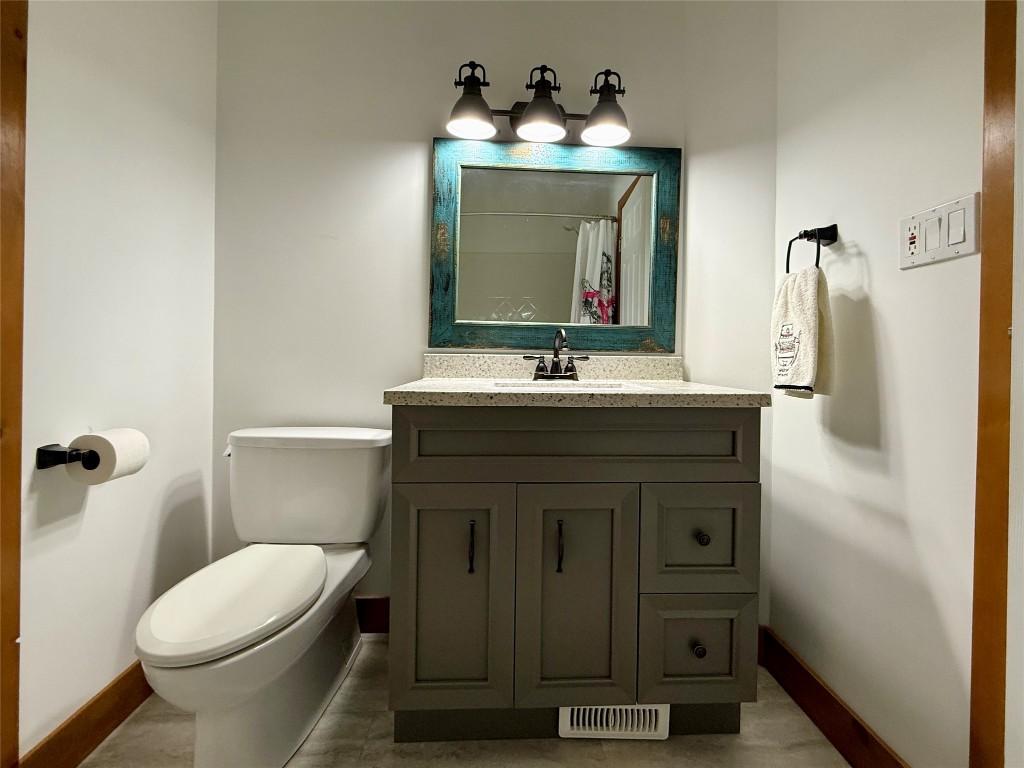 A6-1351 Gerry Sorensen Way, Kimberley, BC - Indoor Photo Showing Bathroom