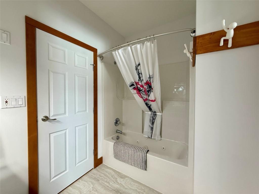 A6-1351 Gerry Sorensen Way, Kimberley, BC - Indoor Photo Showing Bathroom