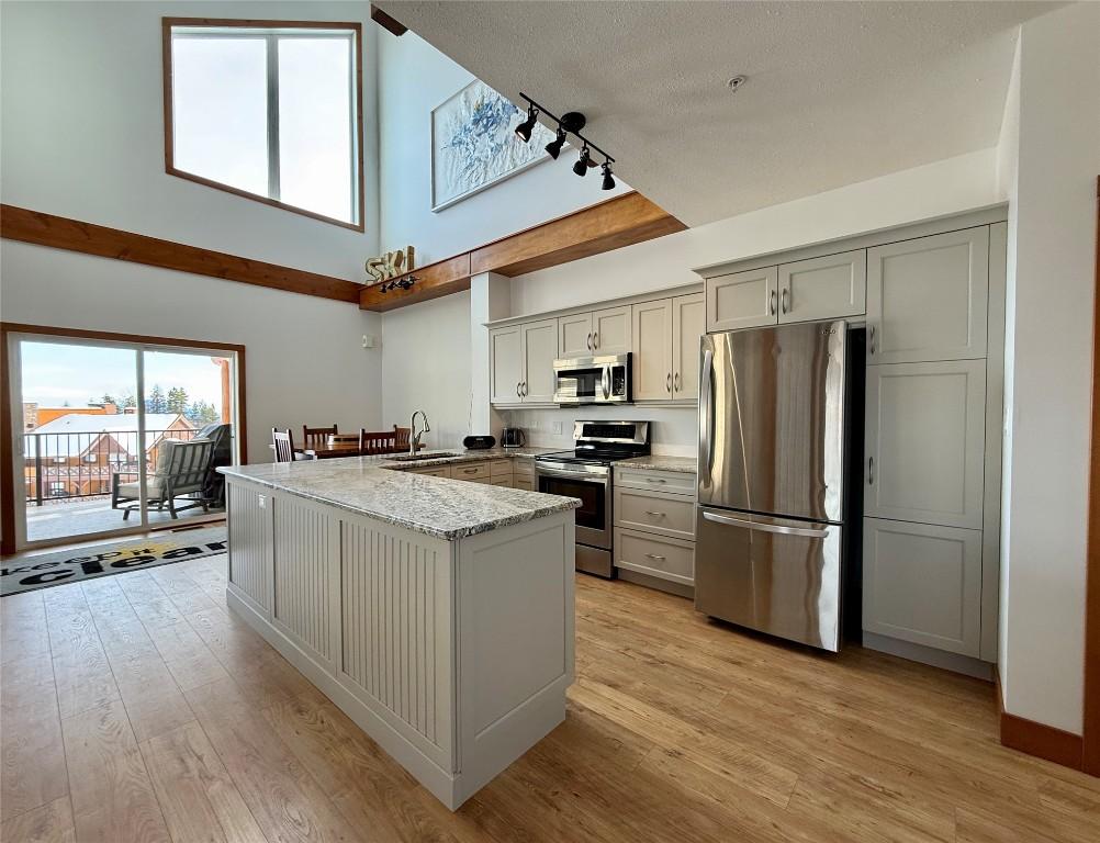 A6-1351 Gerry Sorensen Way, Kimberley, BC - Indoor Photo Showing Kitchen