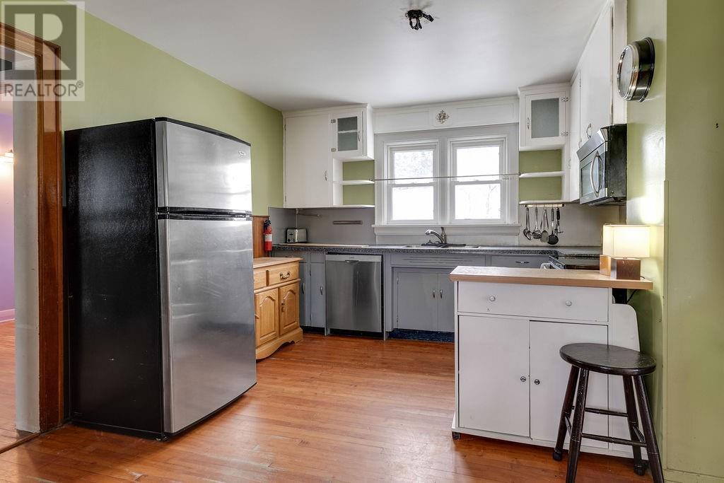 51 Devouna Street, Garson, ON - Indoor Photo Showing Kitchen