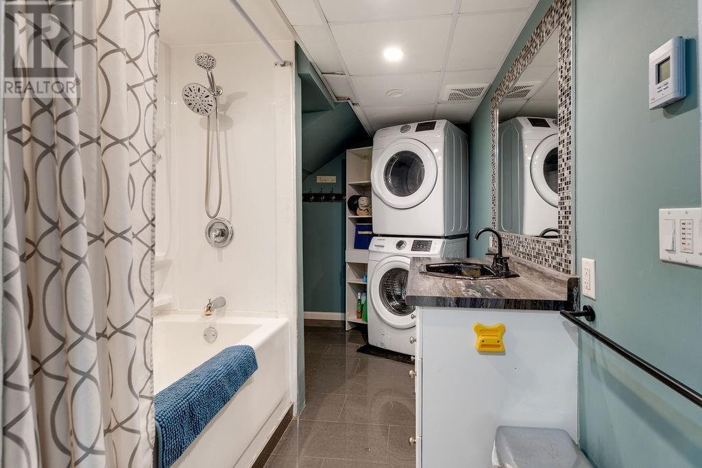 51 Devouna Street, Garson, ON - Indoor Photo Showing Laundry Room
