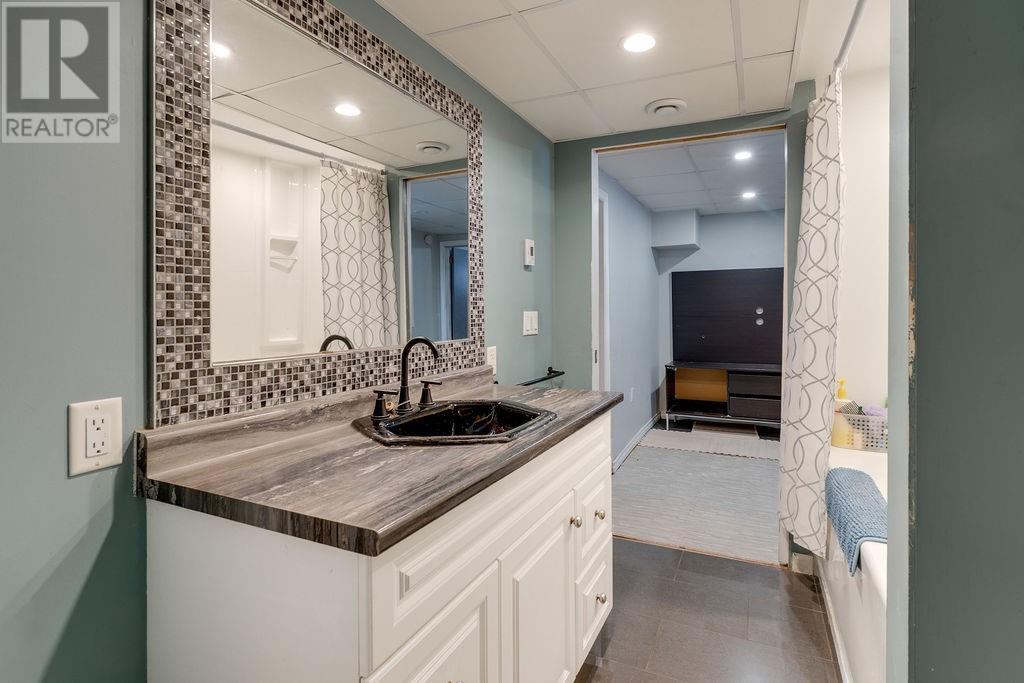 51 Devouna Street, Garson, ON - Indoor Photo Showing Bathroom