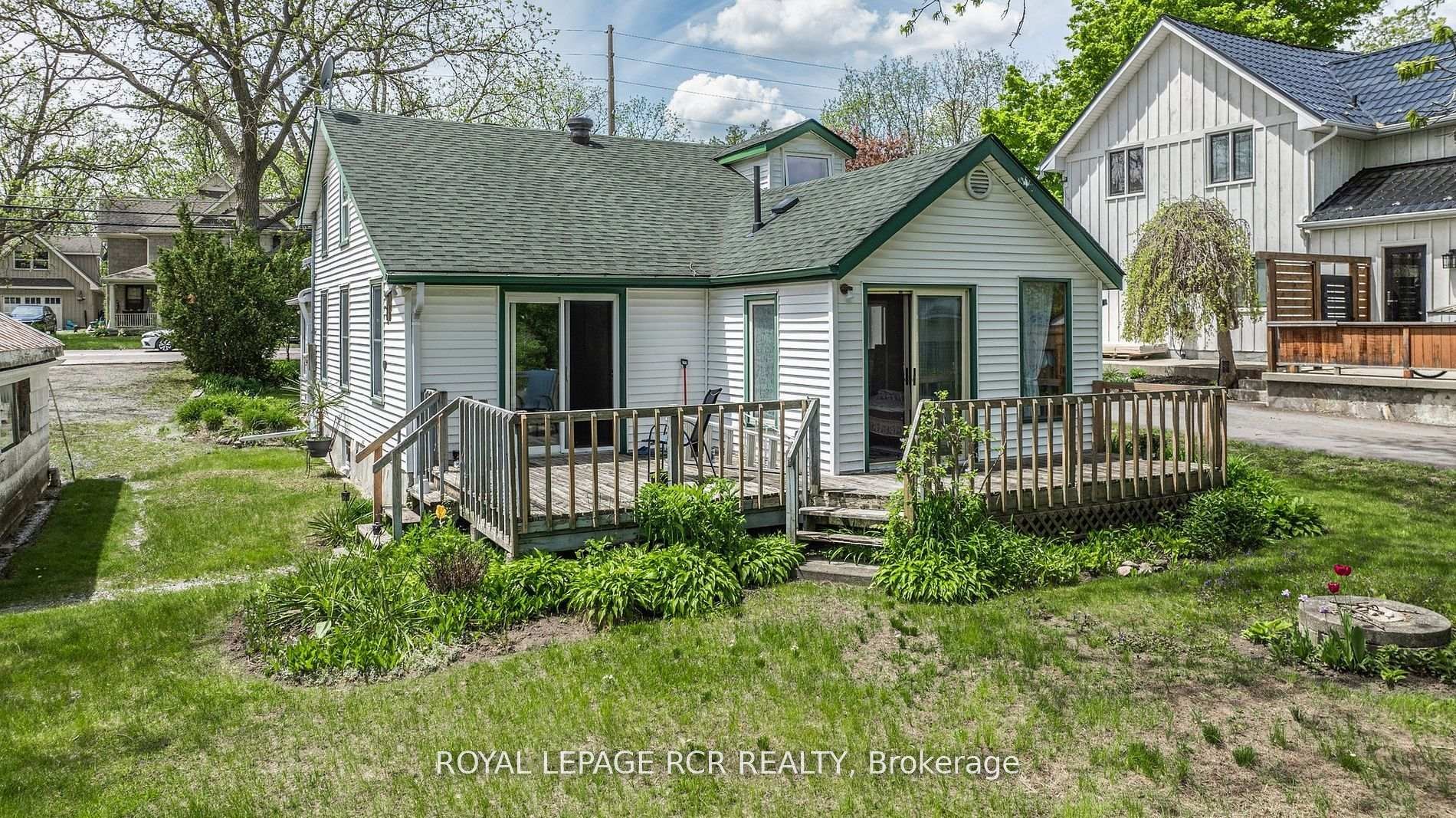 20377 Leslie Street, East Gwillimbury, ON - Outdoor With Deck Patio Veranda