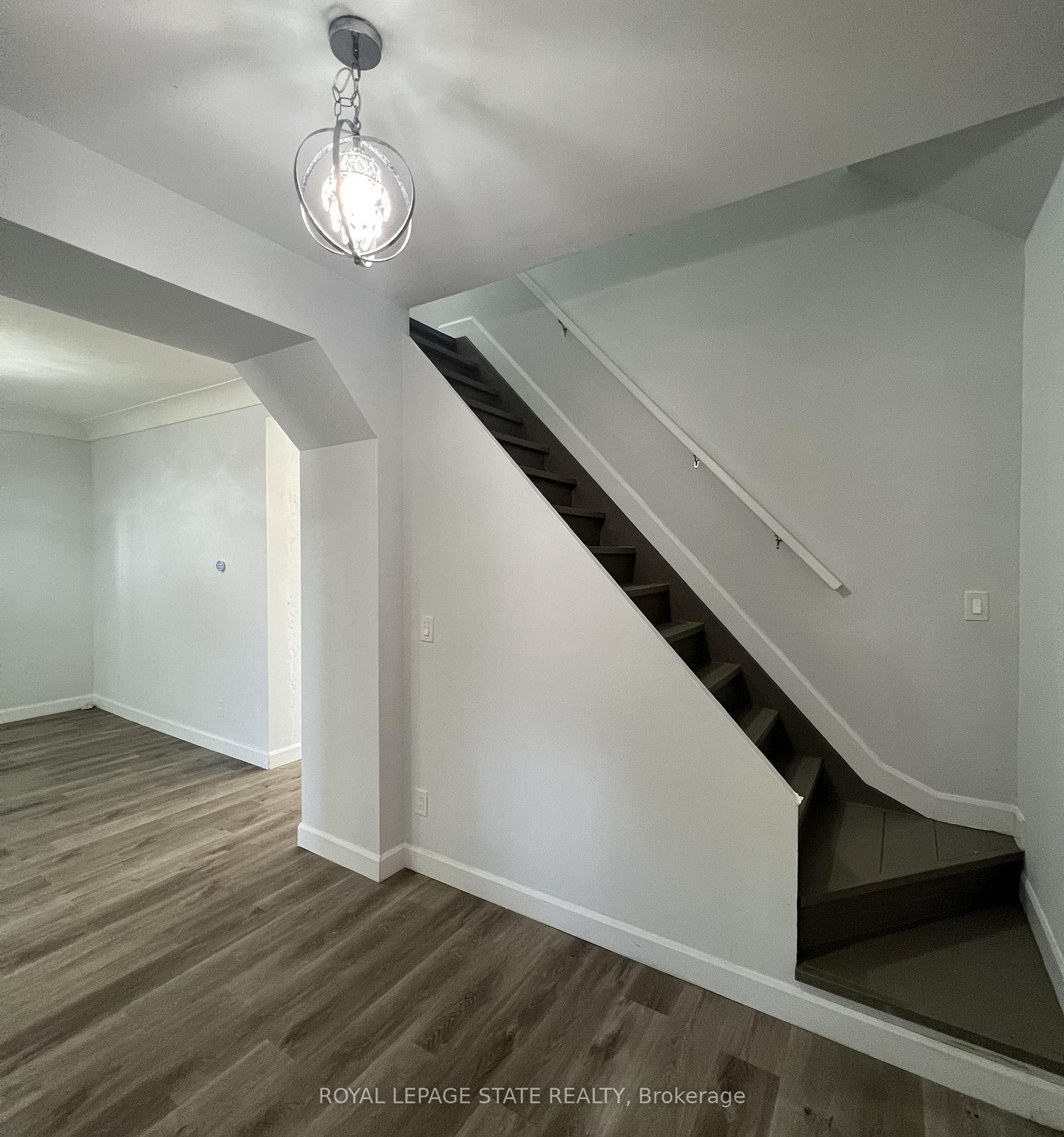 44 Madison Avenue, Hamilton, ON - Indoor Photo Showing Other Room