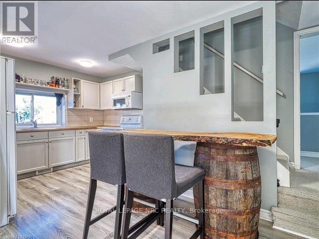 625 Lincoln Street, Welland (Lincoln/Crowland), ON - Indoor Photo Showing Kitchen