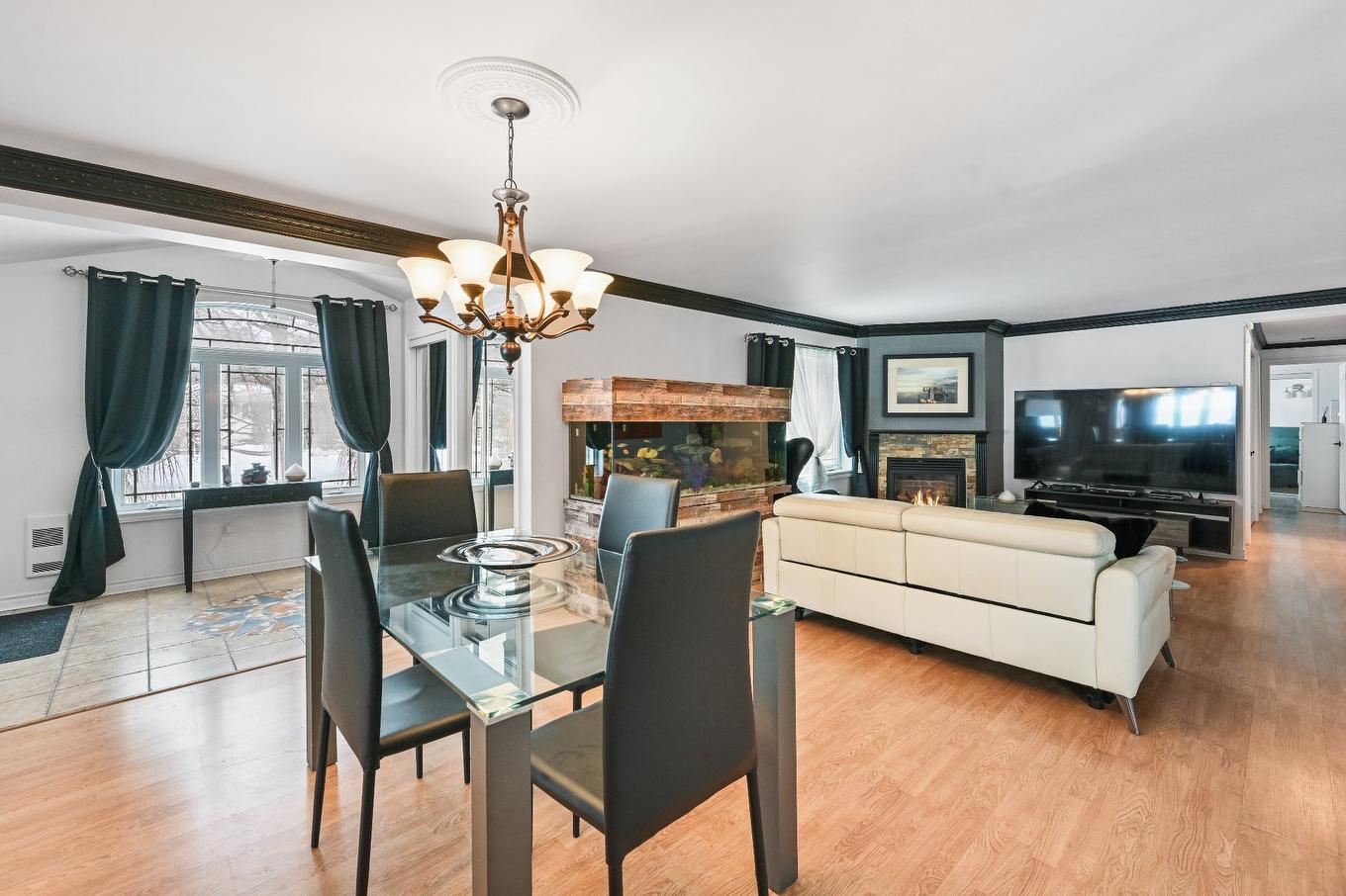 Salle à manger - 132 Rue Lorraine, Saint-Jean-Sur-Richelieu, QC - Indoor Photo Showing Other Room