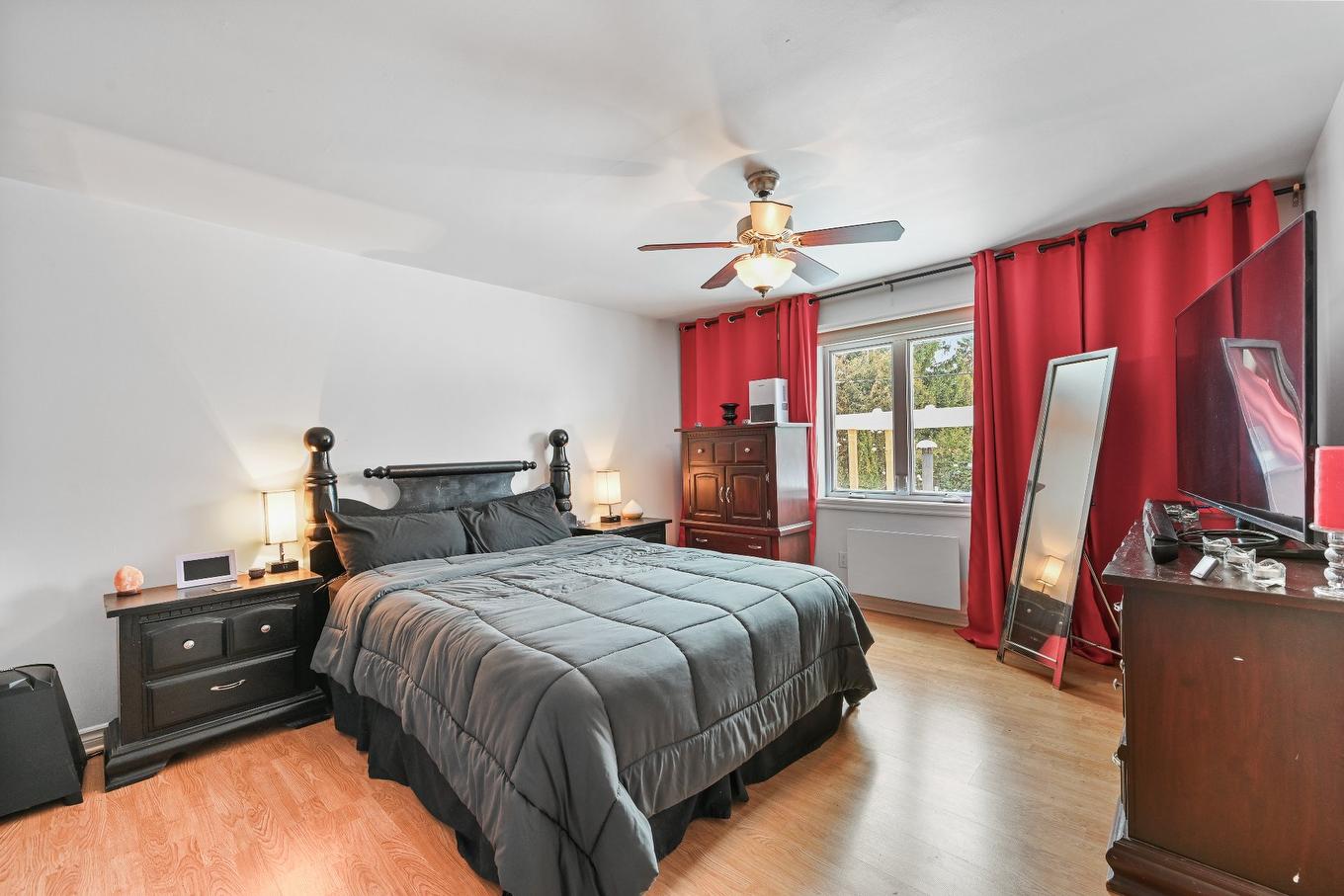 Chambre à coucher - 132 Rue Lorraine, Saint-Jean-Sur-Richelieu, QC - Indoor Photo Showing Bedroom
