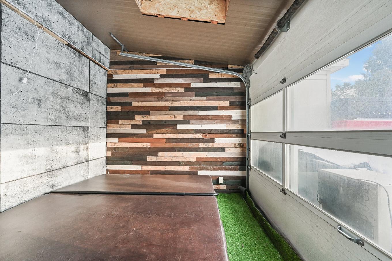 Véranda - 132 Rue Lorraine, Saint-Jean-Sur-Richelieu, QC - With Exterior