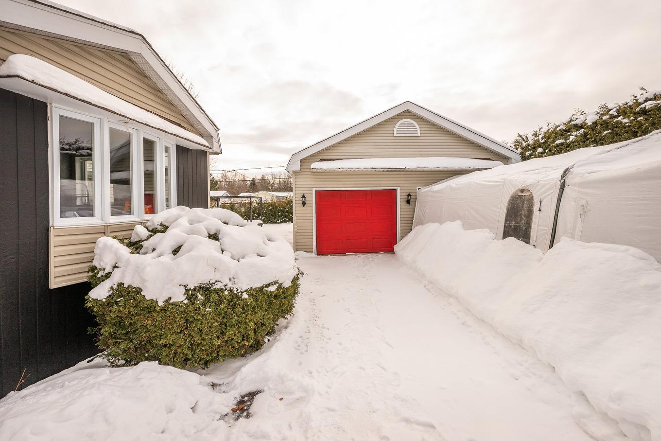 Garage - 132 Rue Lorraine, Saint-Jean-Sur-Richelieu, QC - Outdoor