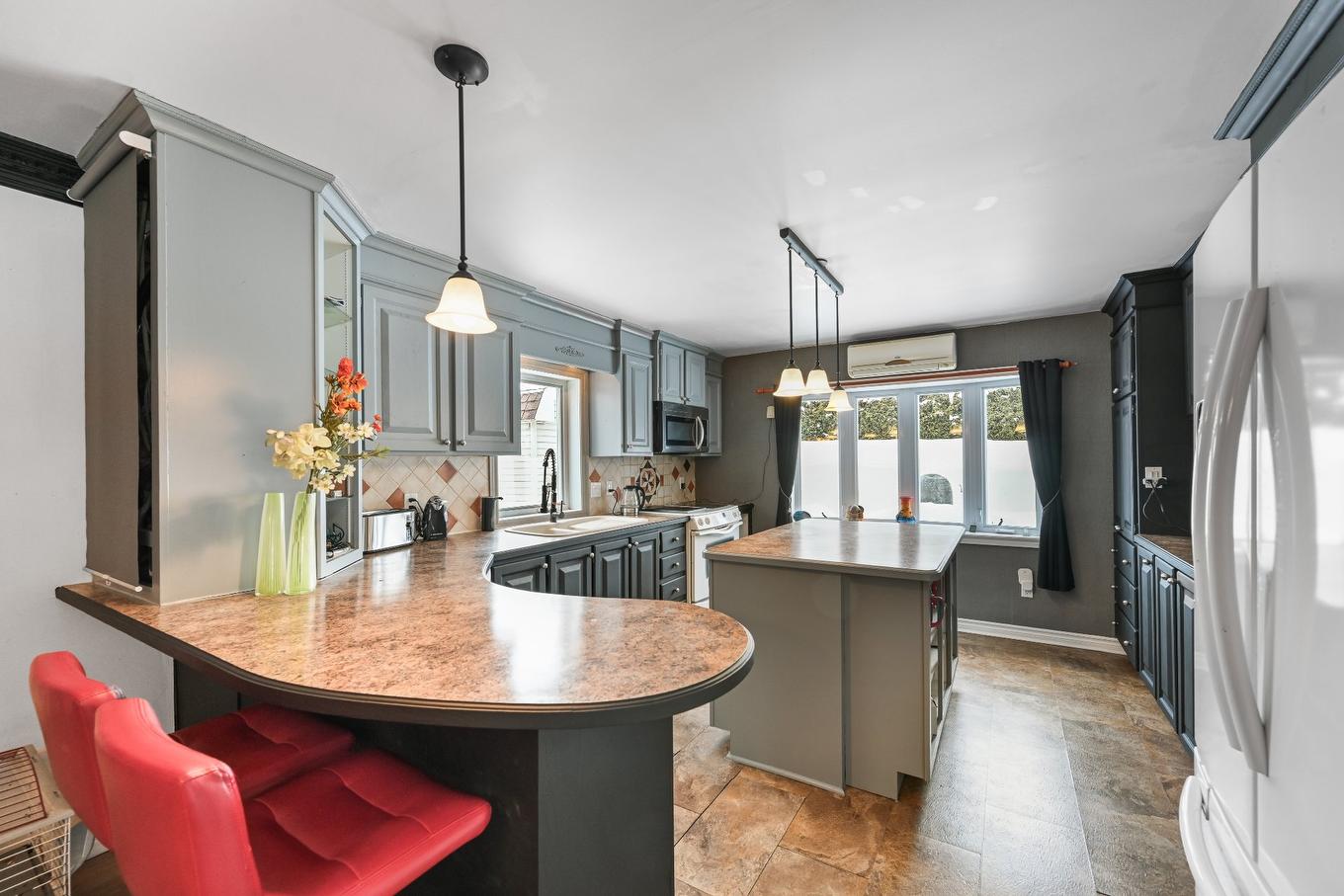 Cuisine - 132 Rue Lorraine, Saint-Jean-Sur-Richelieu, QC - Indoor Photo Showing Other Room