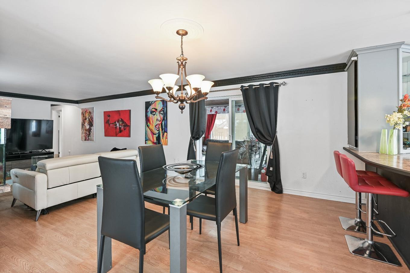 Salle à manger - 132 Rue Lorraine, Saint-Jean-Sur-Richelieu, QC - Indoor Photo Showing Dining Room