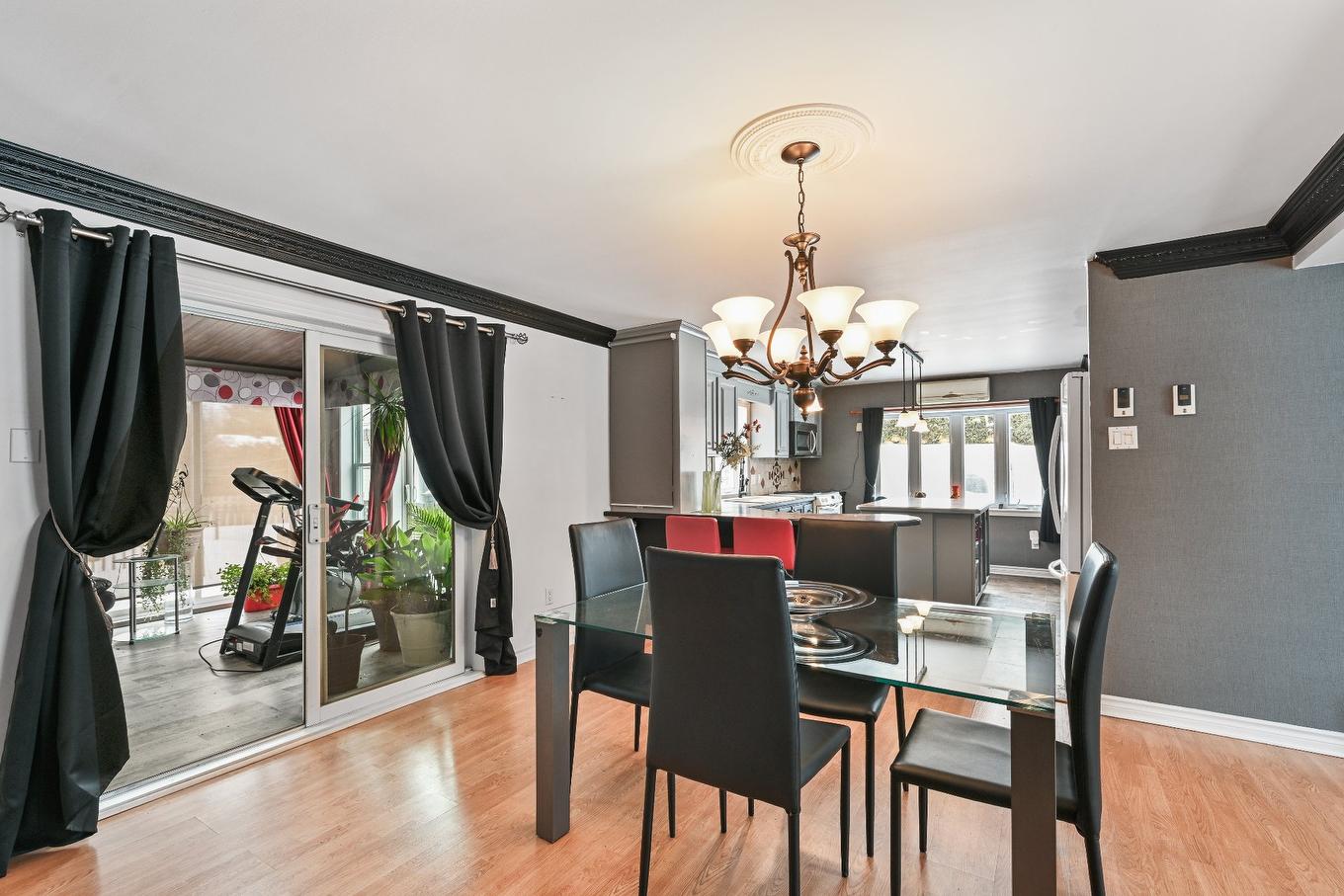 Salle à manger - 132 Rue Lorraine, Saint-Jean-Sur-Richelieu, QC - Indoor Photo Showing Dining Room