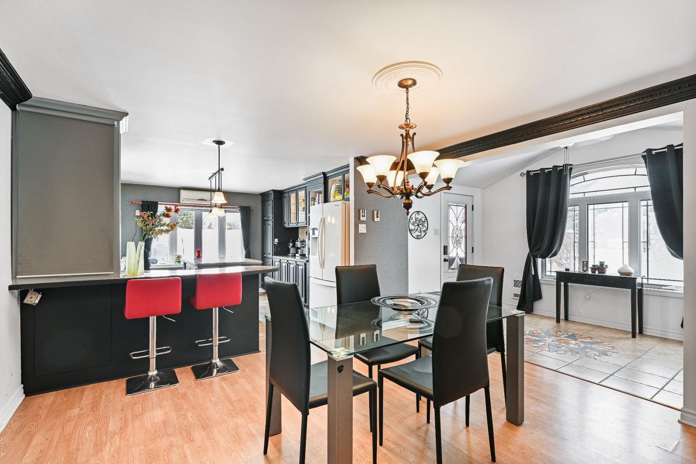 Salle à manger - 132 Rue Lorraine, Saint-Jean-Sur-Richelieu, QC - Indoor Photo Showing Dining Room