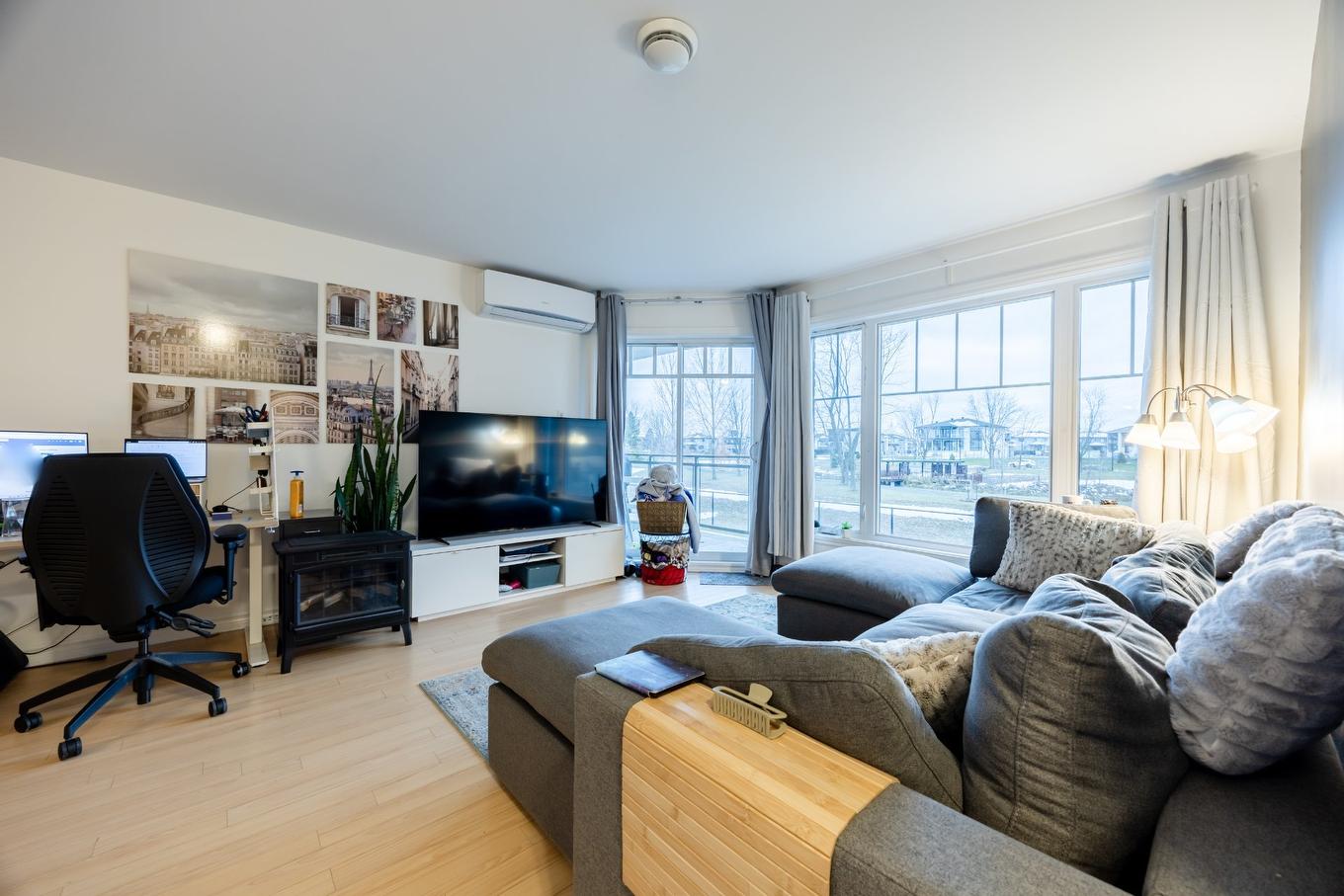 Salon - 2-5625 Rue Condor, Brossard, QC - Indoor Photo Showing Living Room