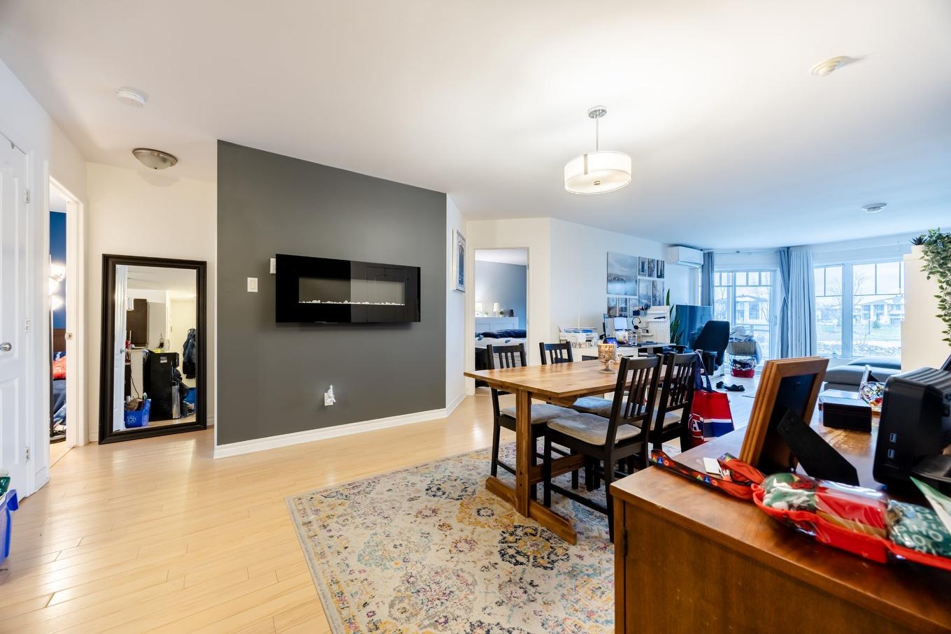 Salle à manger - 2-5625 Rue Condor, Brossard, QC - Indoor With Fireplace