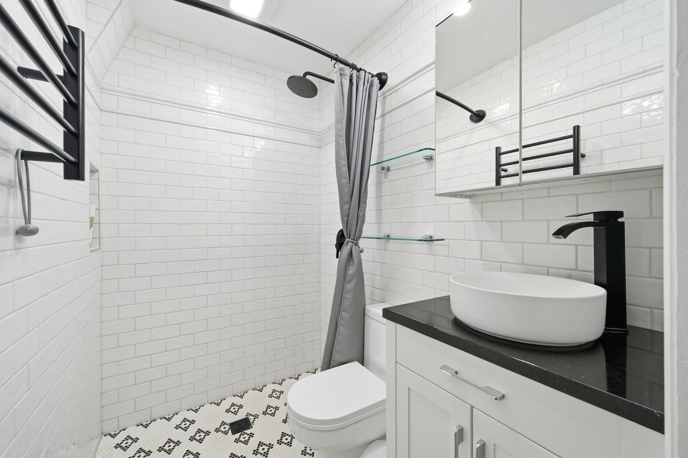 Bathroom - 2289 Av. De Clifton, Montréal (Côte-Des-Neiges/Notre-Dame-De-Grâce), QC - Indoor Photo Showing Bathroom