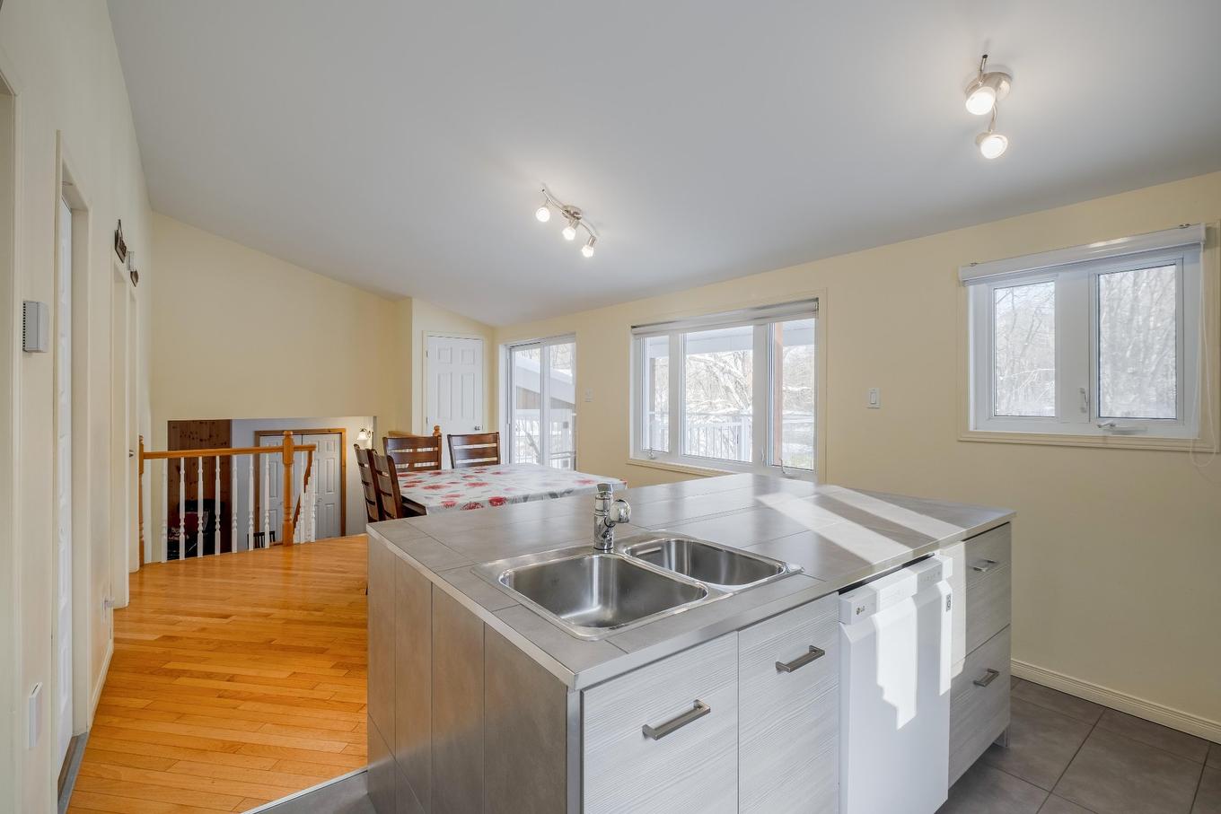 Cuisine - 6970 Rue Émery-Fontaine, Sherbrooke (Brompton/Rock Forest/Saint-Élie/Deauville), QC - Indoor Photo Showing Kitchen With Double Sink