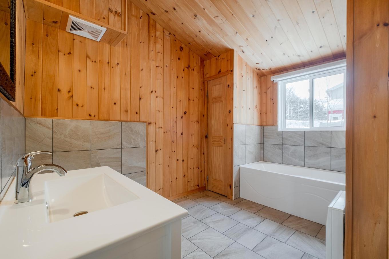 Salle de bains - 6970 Rue Émery-Fontaine, Sherbrooke (Brompton/Rock Forest/Saint-Élie/Deauville), QC - Indoor Photo Showing Bathroom