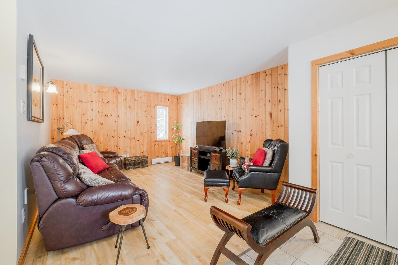Salon - 6970 Rue Émery-Fontaine, Sherbrooke (Brompton/Rock Forest/Saint-Élie/Deauville), QC - Indoor Photo Showing Living Room