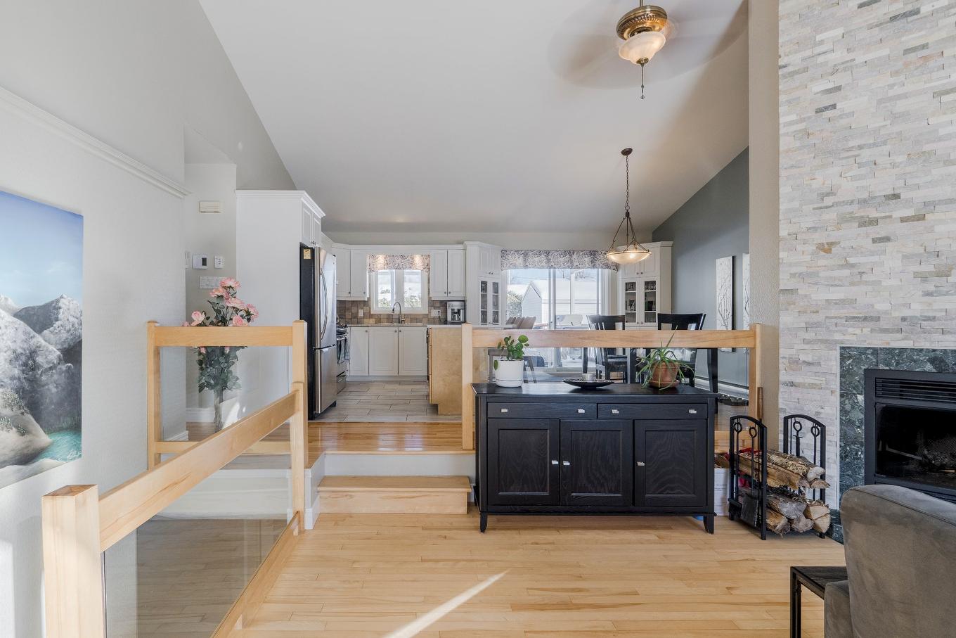 Salon - 1023 Rue Frédéric, Sherbrooke (Brompton/Rock Forest/Saint-Élie/Deauville), QC - Indoor With Fireplace