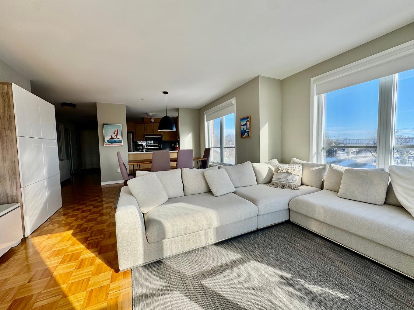 Salon - 403-5200 Boul. Des Sources, Montréal (Pierrefonds-Roxboro), QC - Indoor Photo Showing Living Room