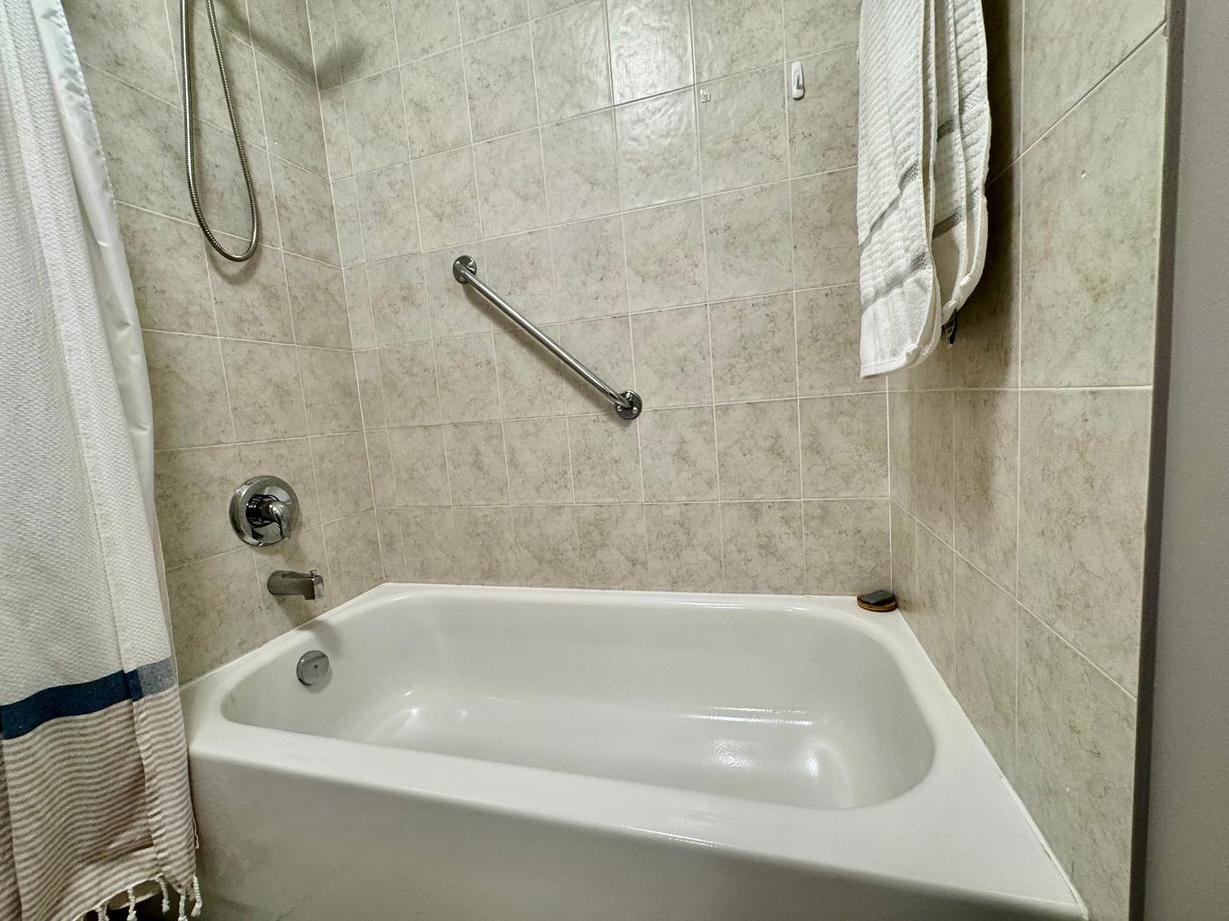 Salle de bains - 403-5200 Boul. Des Sources, Montréal (Pierrefonds-Roxboro), QC - Indoor Photo Showing Bathroom