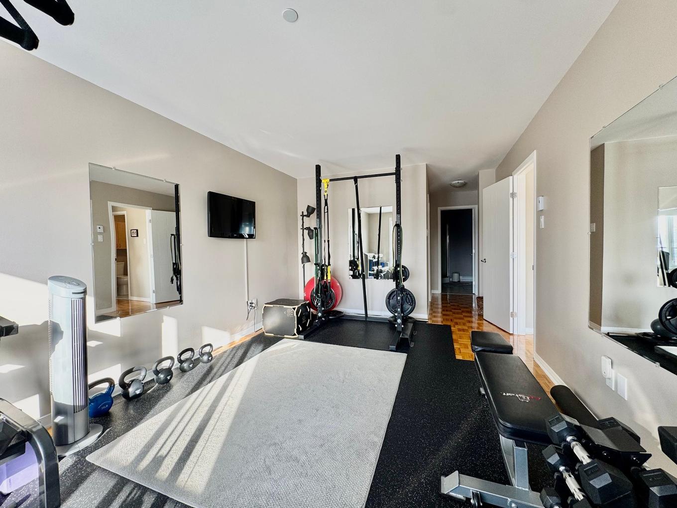 Chambre à coucher principale - 403-5200 Boul. Des Sources, Montréal (Pierrefonds-Roxboro), QC - Indoor Photo Showing Gym Room