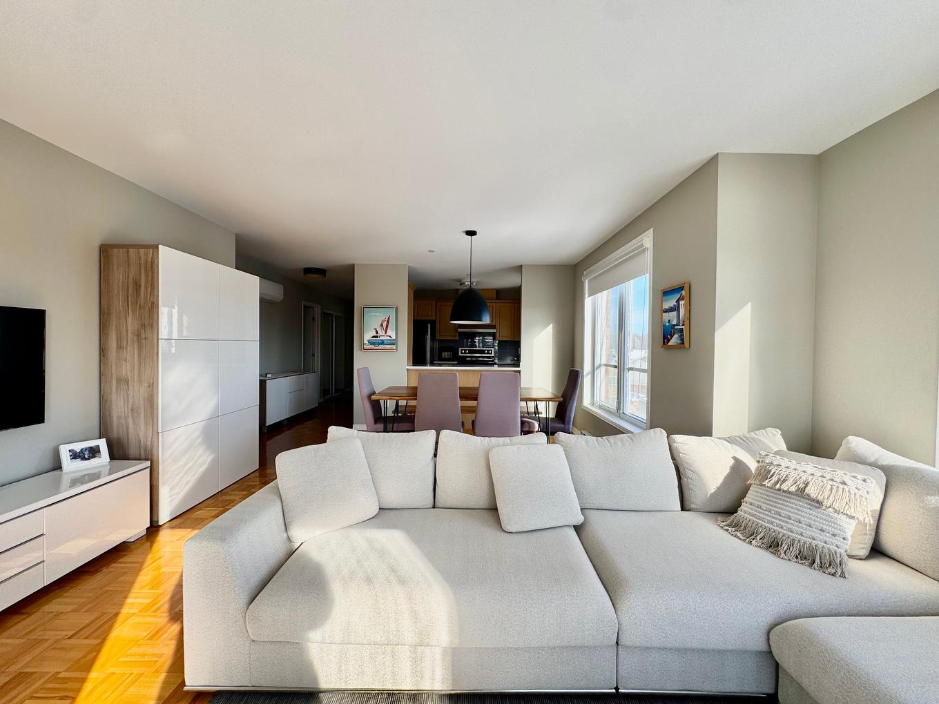 Salon - 403-5200 Boul. Des Sources, Montréal (Pierrefonds-Roxboro), QC - Indoor Photo Showing Living Room