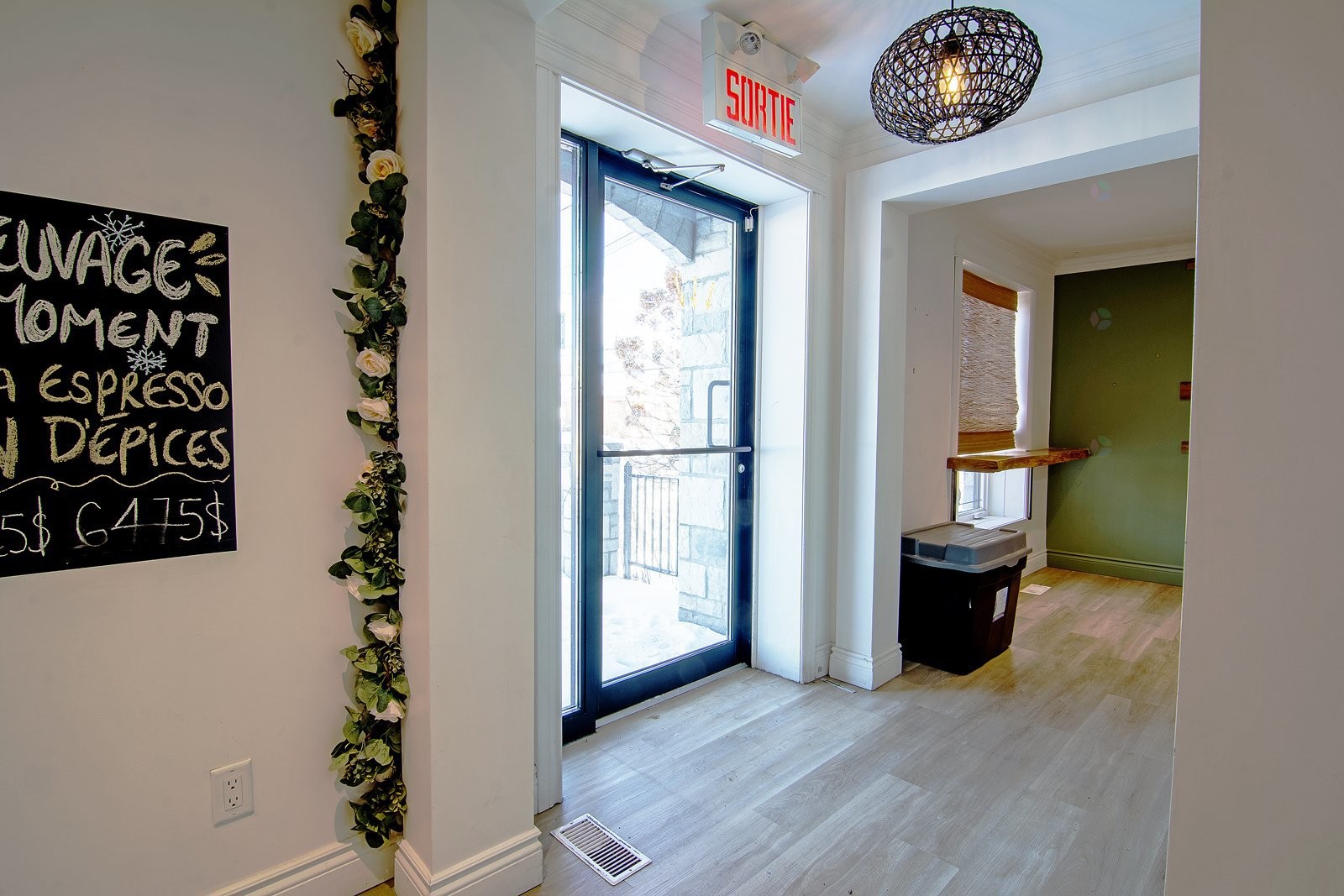 Mud Room - 640 Rue Bernard-Pilon, Mcmasterville, QC - Indoor Photo Showing Other Room