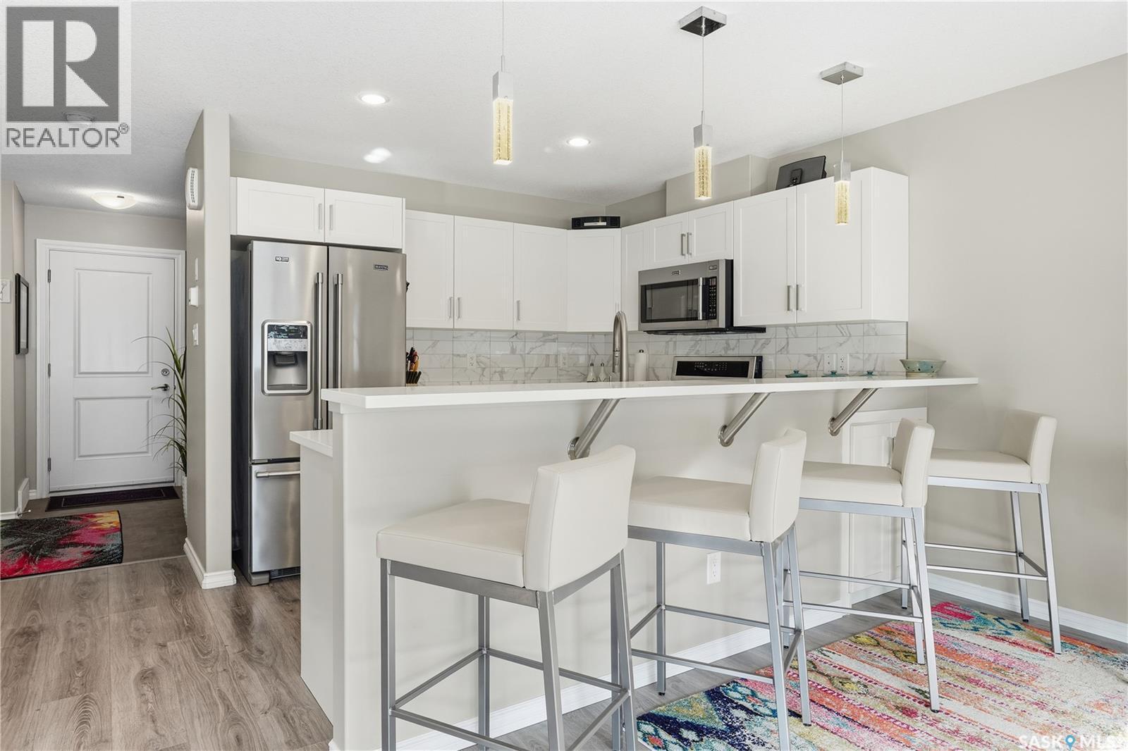 341 4000 Sandhill Crescent, Regina, SK - Indoor Photo Showing Kitchen With Upgraded Kitchen