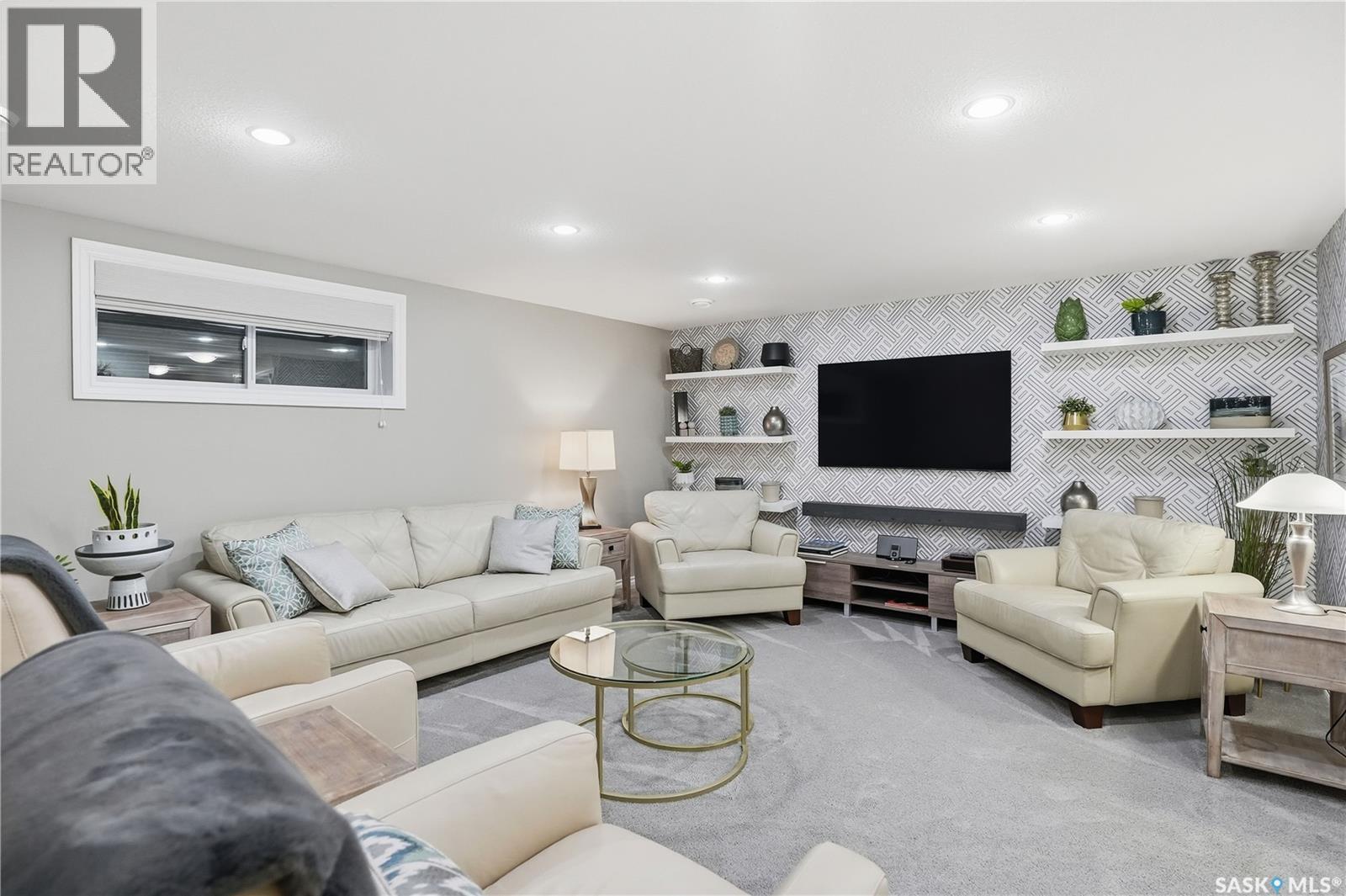 341 4000 Sandhill Crescent, Regina, SK - Indoor Photo Showing Living Room