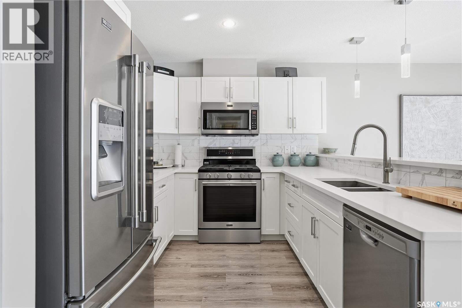 341 4000 Sandhill Crescent, Regina, SK - Indoor Photo Showing Kitchen With Double Sink With Upgraded Kitchen
