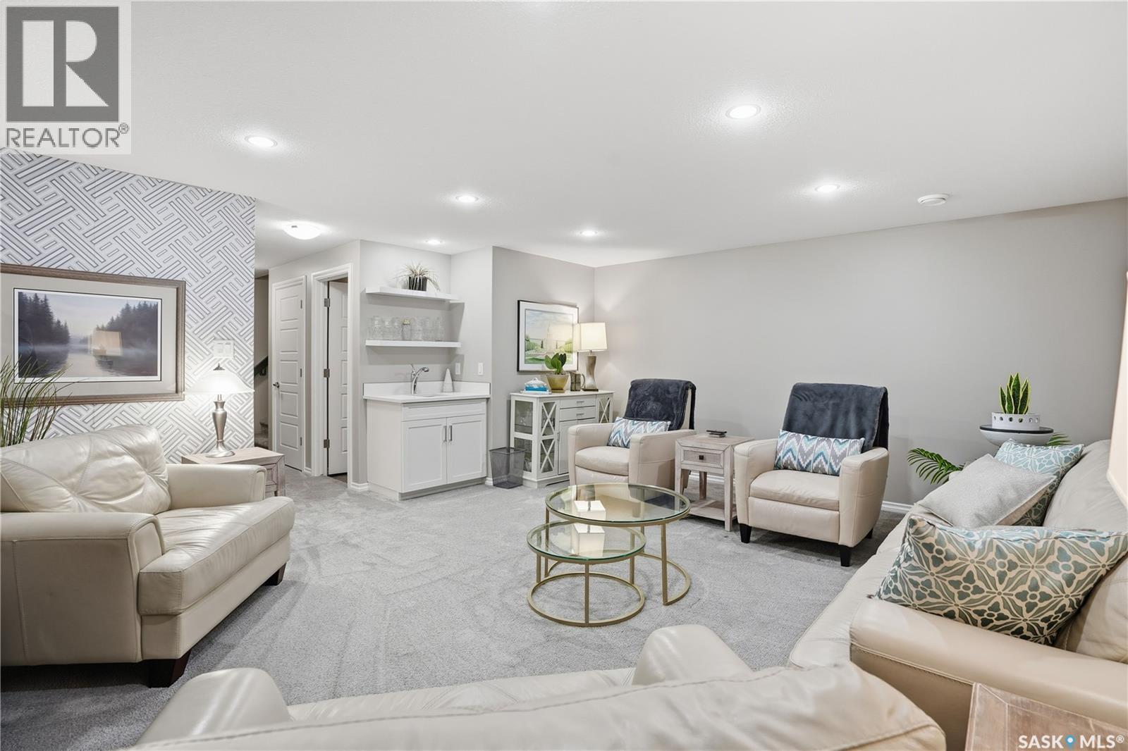 341 4000 Sandhill Crescent, Regina, SK - Indoor Photo Showing Living Room
