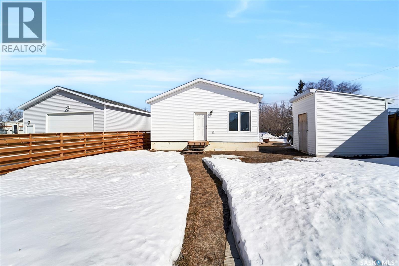 207 5Th Avenue E, Biggar, SK - Outdoor With Exterior