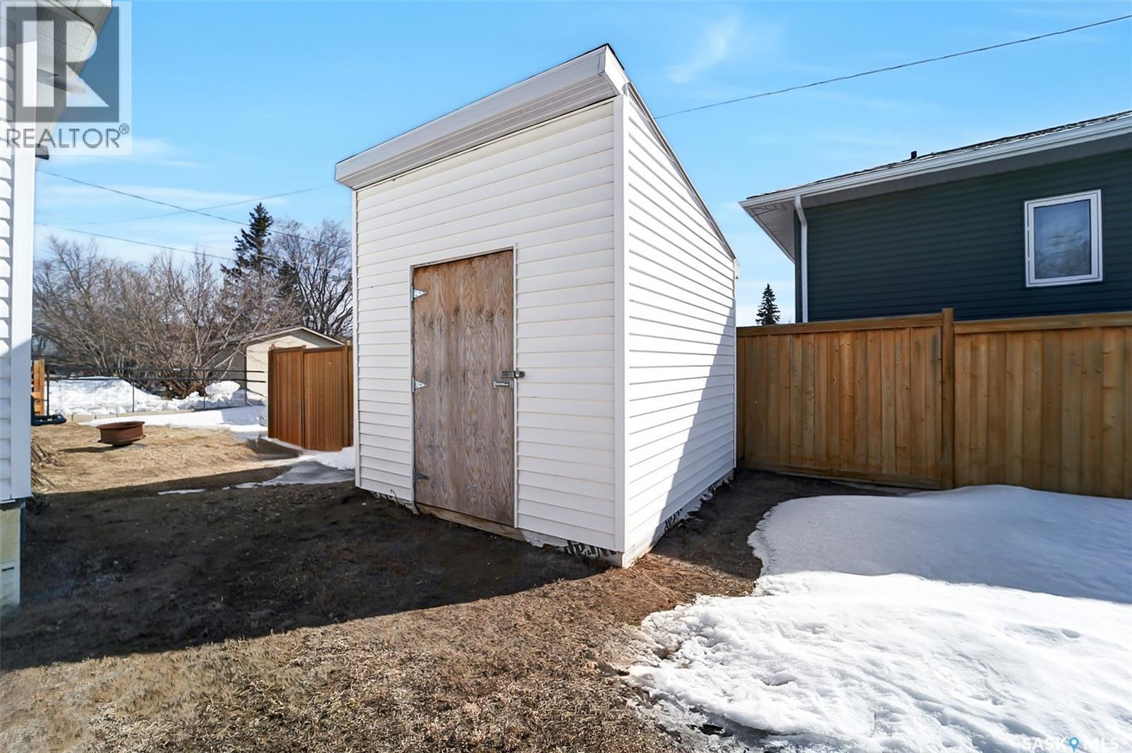 207 5Th Avenue E, Biggar, SK - Outdoor With Exterior
