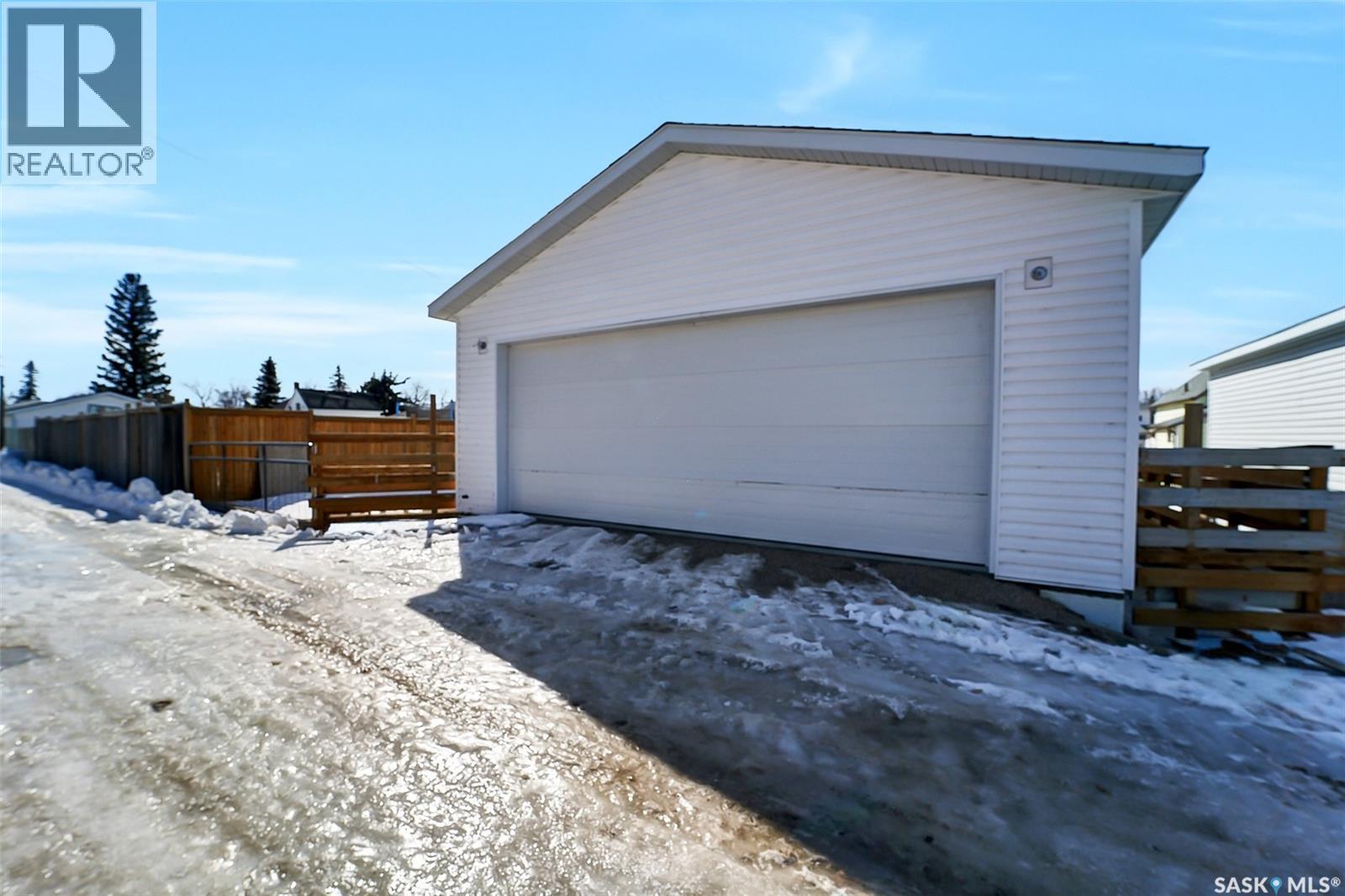 207 5Th Avenue E, Biggar, SK - Outdoor With Exterior