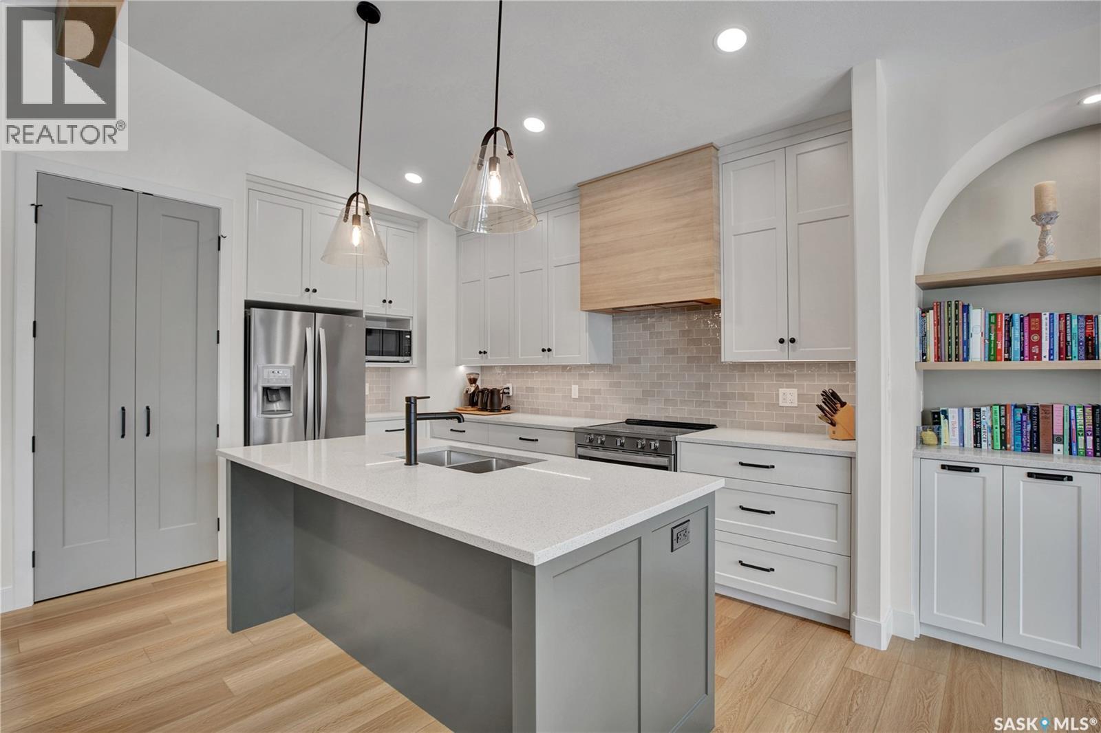 131 Katz Avenue, Saskatoon, SK - Indoor Photo Showing Kitchen With Upgraded Kitchen