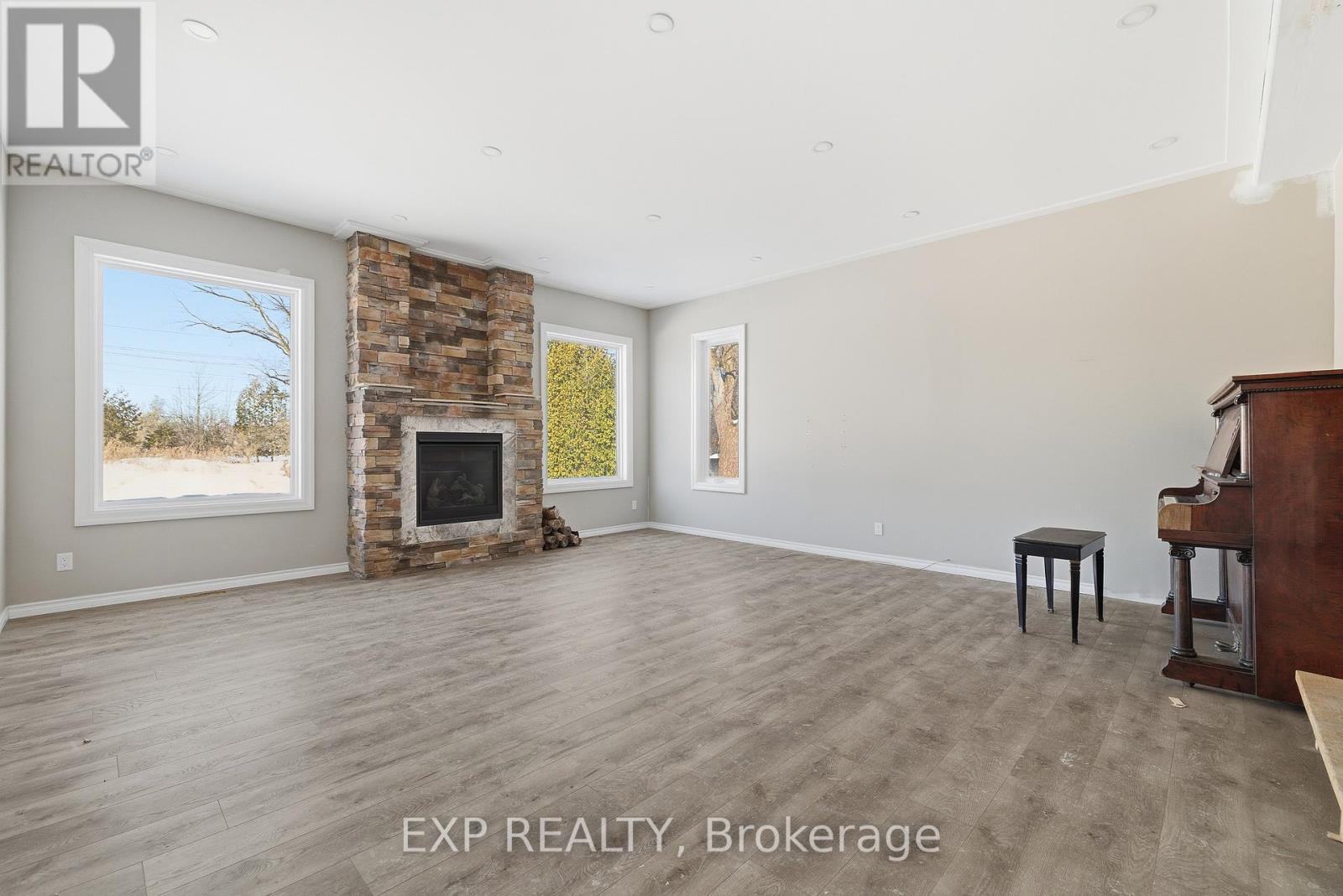14 Athlone Road, Cambridge, ON - Indoor With Fireplace
