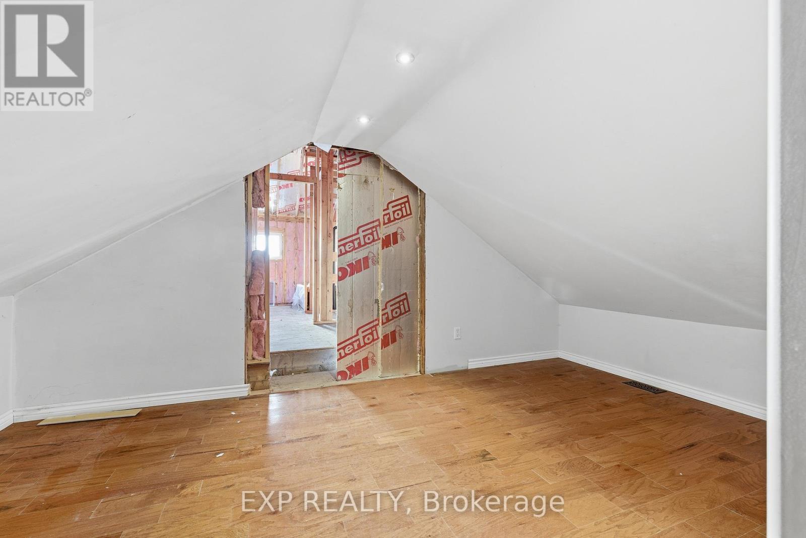 14 Athlone Road, Cambridge, ON - Indoor Photo Showing Other Room