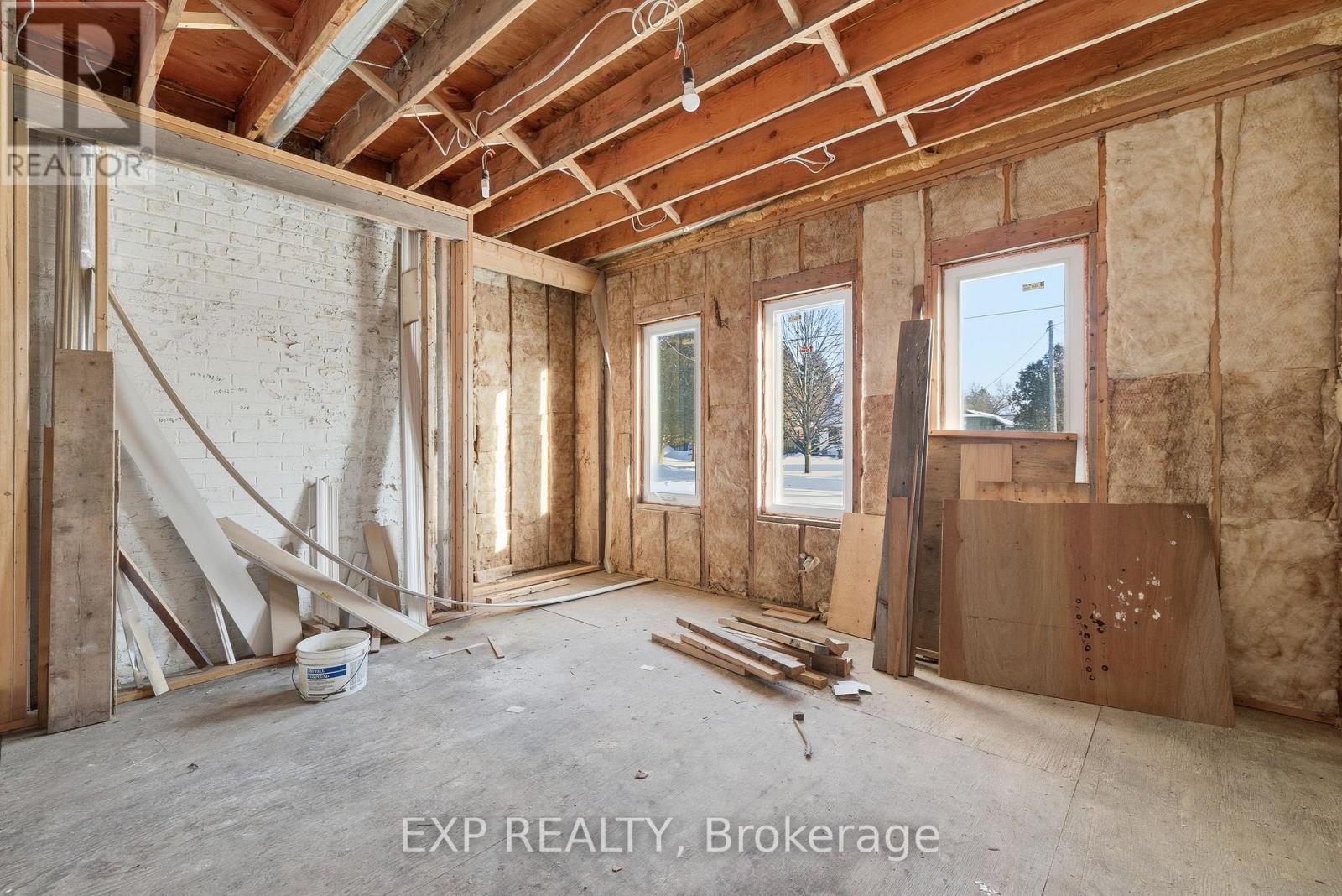 14 Athlone Road, Cambridge, ON - Indoor Photo Showing Other Room