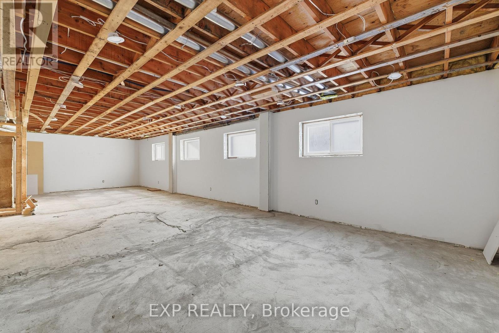 14 Athlone Road, Cambridge, ON - Indoor Photo Showing Other Room