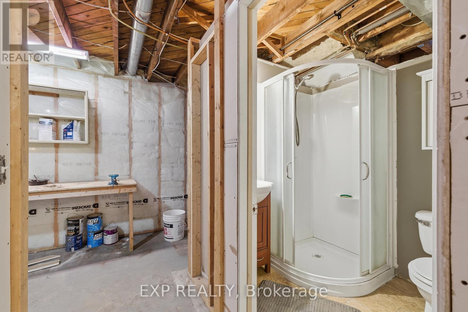 14 Athlone Road, Cambridge, ON - Indoor Photo Showing Bathroom