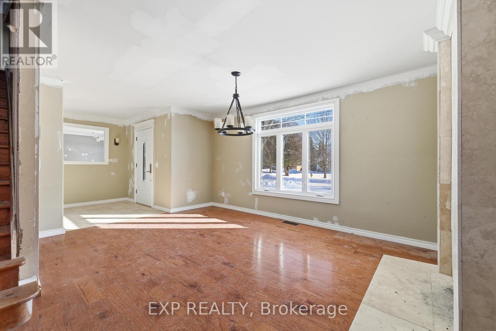 14 Athlone Road, Cambridge, ON - Indoor Photo Showing Other Room