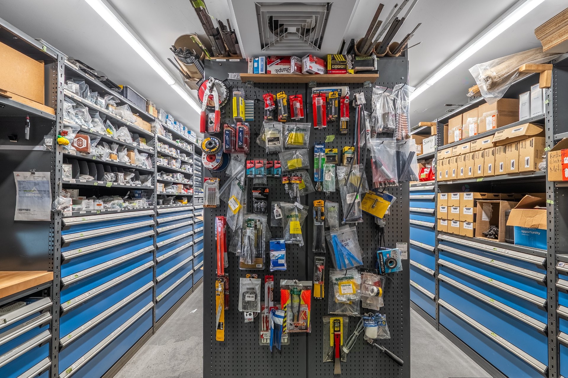 Atelier - 660 Rue De L'Argon, Québec (Charlesbourg), QC - Indoor With Storage