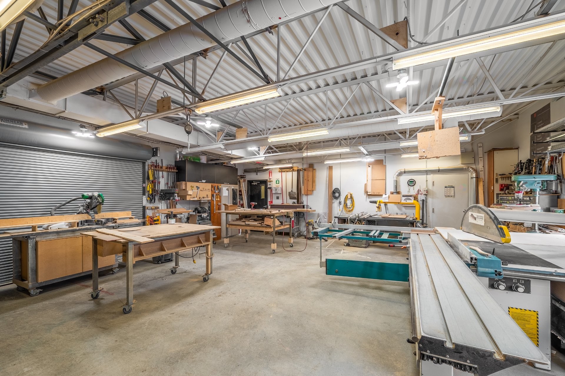 Atelier - 660 Rue De L'Argon, Québec (Charlesbourg), QC - Indoor Photo Showing Garage